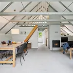 1133 Hébergement de vacances *